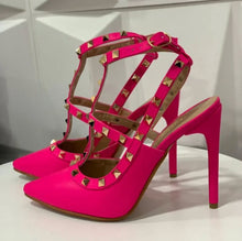 Cargar imagen en el visor de la galería, CAMILA ROSA BARBIE
